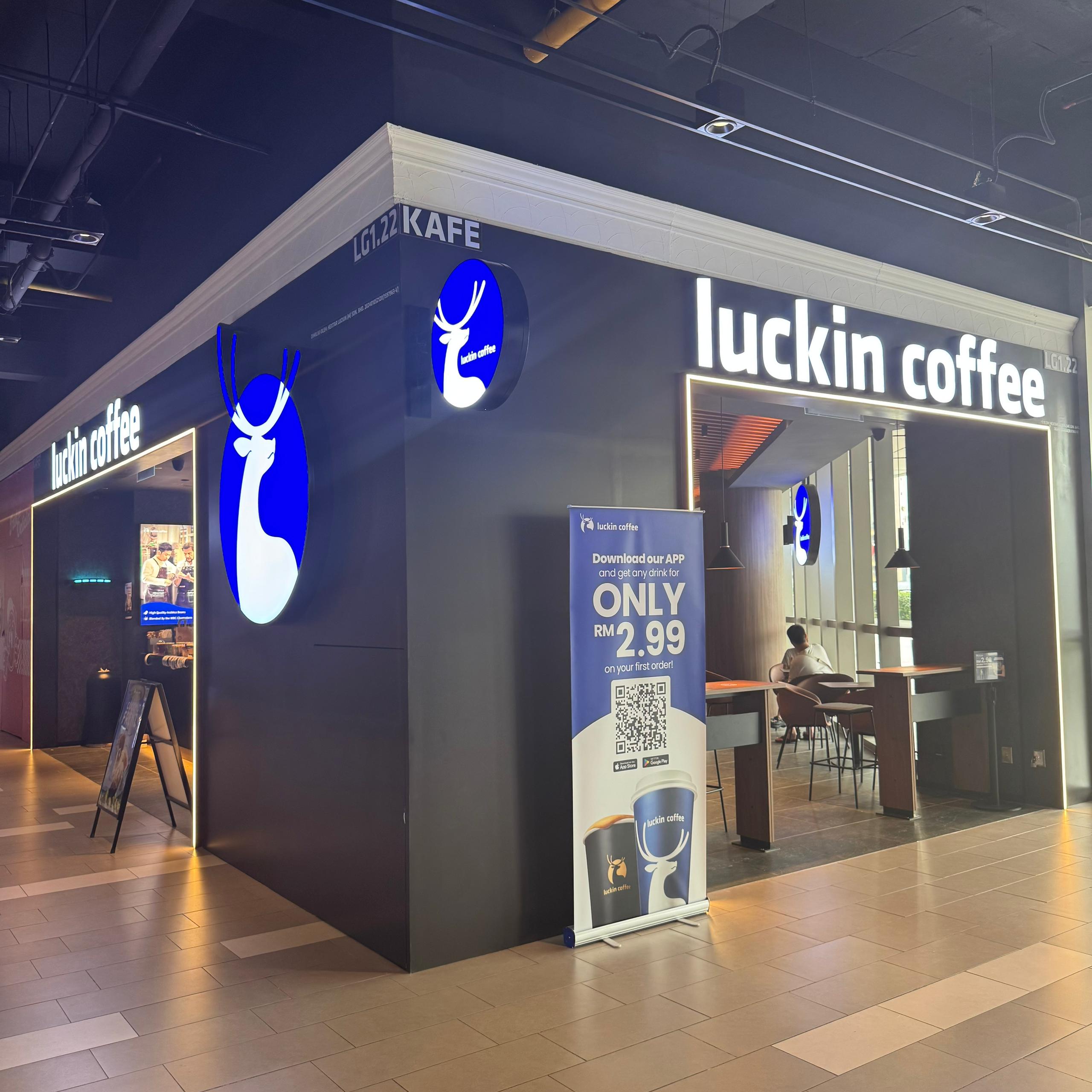 luckin coffee shop front